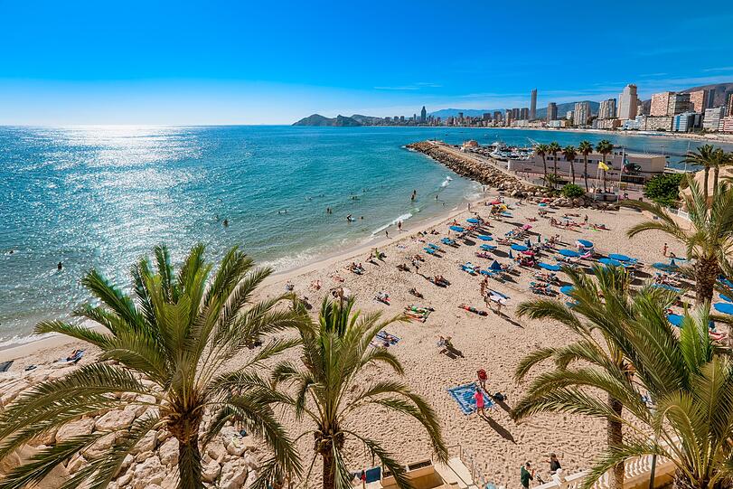 Der Aufbau der Infrastruktur f&uuml;r den Tourismus-Boom in beliebten spanischen Badeorten wie Benidorm basierte auch auf historischen, dunklen Netzwerken.
