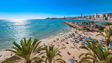Der Aufbau der Infrastruktur f&uuml;r den Tourismus-Boom in beliebten spanischen Badeorten wie Benidorm basierte auch auf historischen, dunklen Netzwerken.
