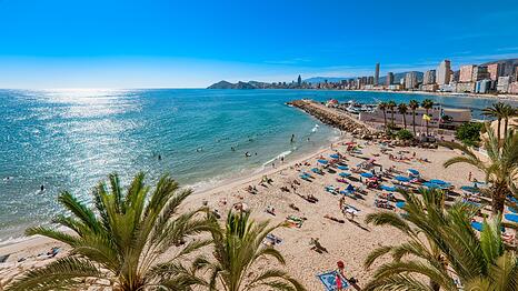 Der Aufbau der Infrastruktur f&uuml;r den Tourismus-Boom in beliebten spanischen Badeorten wie Benidorm basierte auch auf historischen, dunklen Netzwerken.