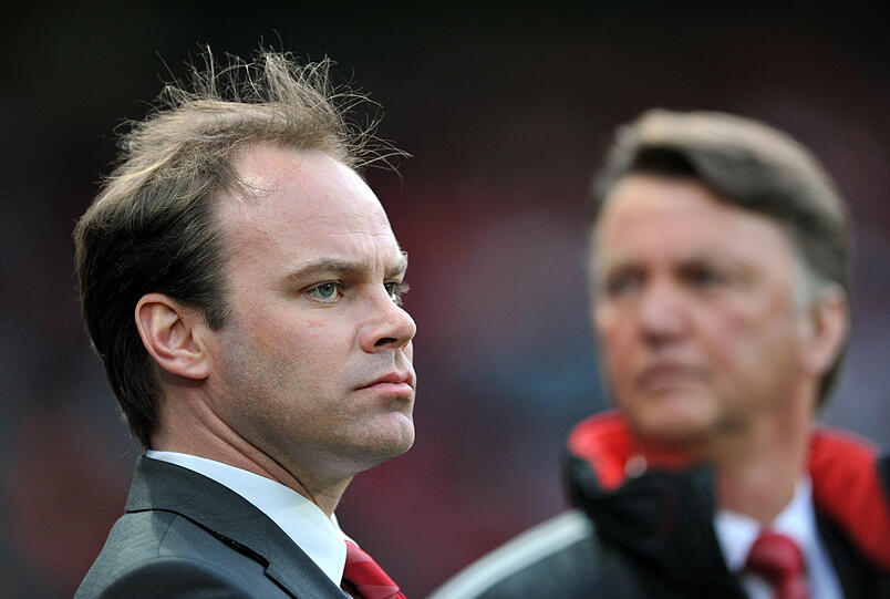 Bayern-Sportdirektor Christian Nerlinger (l.) arbietet nach eigener Aussage "ruhig und konstruktiv" mit Trainer Louis van Gaal zusammen.