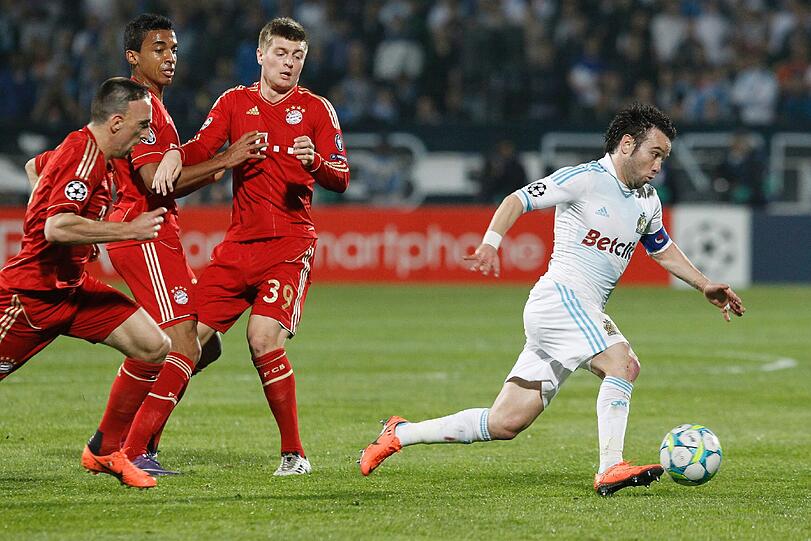 Der FC Bayern gewinnt in einem mäßigen Spiel souverän mit 2:0 bei Olympique Marseille und kann fürs Halbfinale gegen Real Madrid planen. Schweinsteiger holt sich Gelbsperre fürs Rückspiel - sehen Sie hier die Bilder...