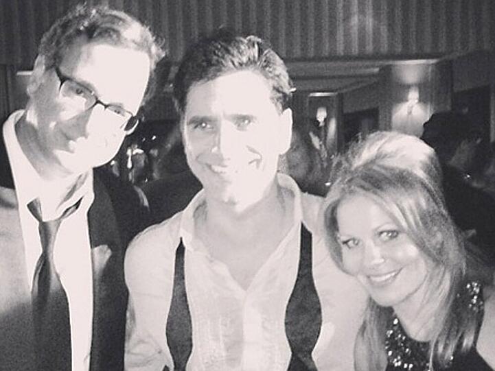 Bob Saget und Candace Cameron Bure nehmen John Stamos in die Mitte
