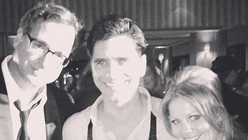 Bob Saget und Candace Cameron Bure nehmen John Stamos in die Mitte Bob Saget und Candace Cameron Bure nehmen John Stamos in die Mitte