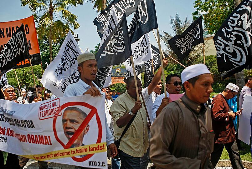 Muslime protestieren gegen den US-Präsidenten Obama in Kuala Lumpur - er wird sich vom 26.-28. April in Malaysia aufhalten.