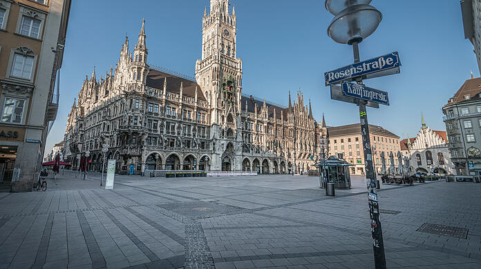 Ein Bild vom ersten Lockdown im Frühjahr: Der Marienplatz – menschenleer.