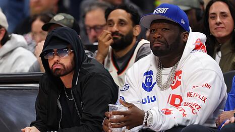 Eminem und 50 Cent (re.) beim Basketball.