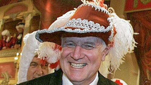 Horst Seehofer in zurückhaltender Verkleidung 2009. Horst Seehofer in zurückhaltender Verkleidung 2009.