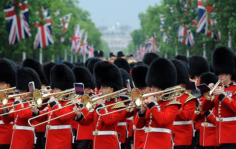 Trooping the Colour. Die Queen feierte am Samstag ihren 88. Geburtstag nach. Die Bilder!