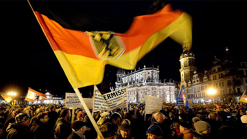 Deutsche Fahnen auf der Pegida-Demonstration in Dresden. Deutsche Fahnen auf der Pegida-Demonstration in Dresden.