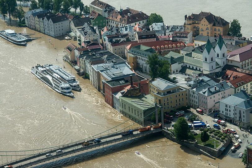 In der Stadt herrscht Katastrophen-Alarm, zeitweise gibt es in der Altstadt weder Strom noch fließend Wasser.