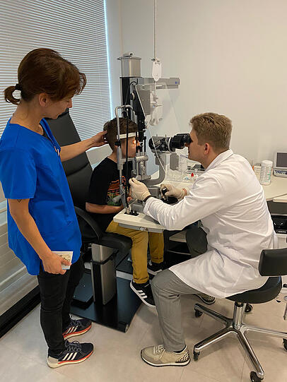 Die Ärzte im Lux Augenzentrum sind in allen Bereichen der Augenheilkunde bewandert und verfügen auch über internationale Erfahrungen. Neben hoher Fachkompetenz und Qualität ist den Ärzten Empathie und Fürsorge enorm wichtig.