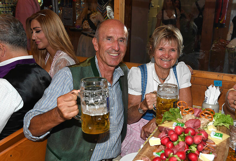 Dr. Ernst Otto "Burschi" Münch mit Frau Traudl