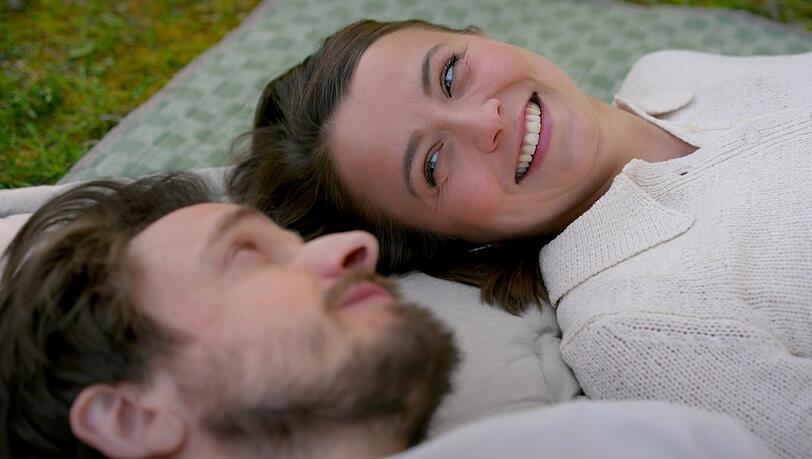 "Alles was zählt" Thilo (l.) und Lucie kommen sich näher. "Alles was zählt" Thilo (l.) und Lucie kommen sich näher.