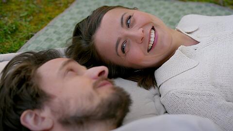 "Alles was z&auml;hlt" Thilo (l.) und Lucie kommen sich n&auml;her.