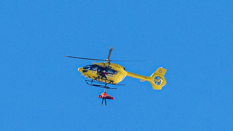 Lindsey Vonn wurde nach ihrem schweren Sturz bei Olympia zu Beginn des Jahres per Helikopter ins Krankenhaus gebracht, zwischenzeitlich drohte ihr sogar eine Bein-Amputation. Dennoch nimmt die Ski-Legende nun das Comeback ins Visier. Lindsey Vonn wurde nach ihrem schweren Sturz bei Olympia zu Beginn des Jahres per Helikopter ins Krankenhaus gebracht, zwischenzeitlich drohte ihr sogar eine Bein-Amputation. Dennoch nimmt die Ski-Legende nun das Comeback ins Visier.