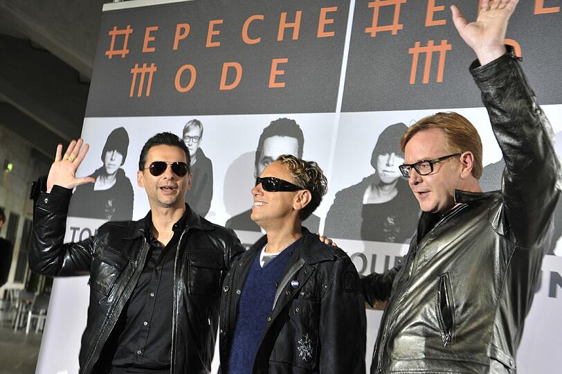 31- Jahre zusammen und immer noch hochexplosiv. Die Band Depeche Mode, die mit ihrem Synthie-Pop die Musik nachhaltig geprägt haben, kommt im Juni nach München. Die Bilder von vergangenen Konzerten und Aktionen.