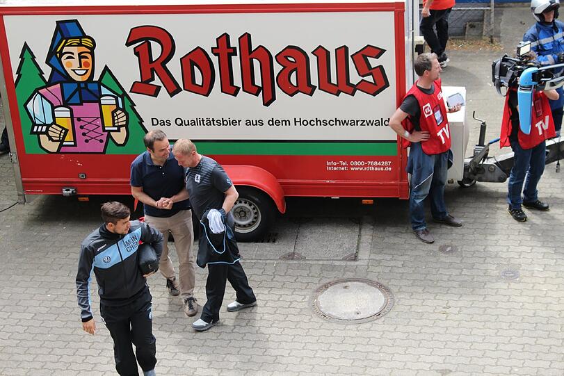 Die ersten Bilder aus Karlsruhe.