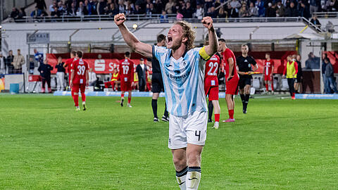 Jubel nach dem 3:2-Sieg des TSV 1860 gegen Havelse: Kapit&auml;n Jesper Verlaat im September 2025.