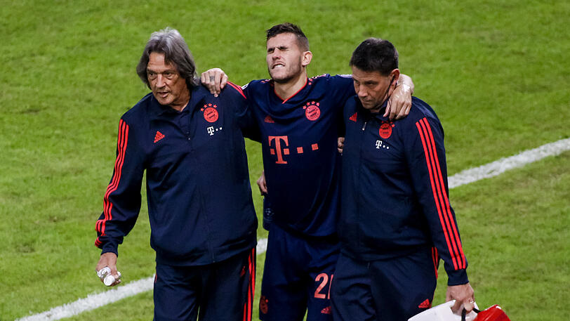 Lucas Hernández musste von den Betreuern gestützt das Feld verlassen.