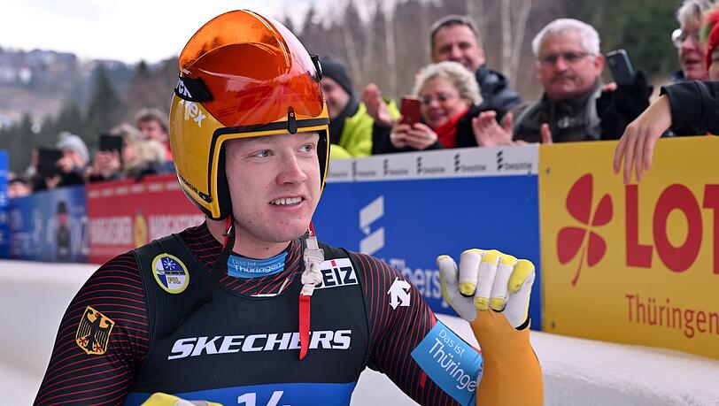 Max Langenhan gewann den Sprint in Oberhof vor seinem Dauerrivalen Jonas Müller aus Österreich.