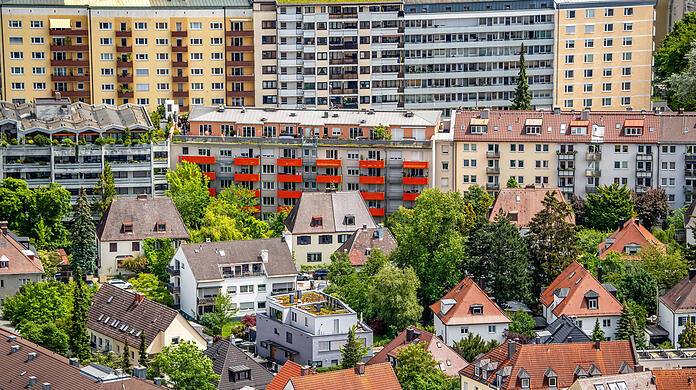 Die Mieten in München explodieren. Helfen sollte eine Reform des Wohngeldes. Doch in München dauert es lange, bis die Menschen Bescheid bekommen, ob sie berechtigt sind. Könnte KI helfen, die Sache zu beschleunigen?