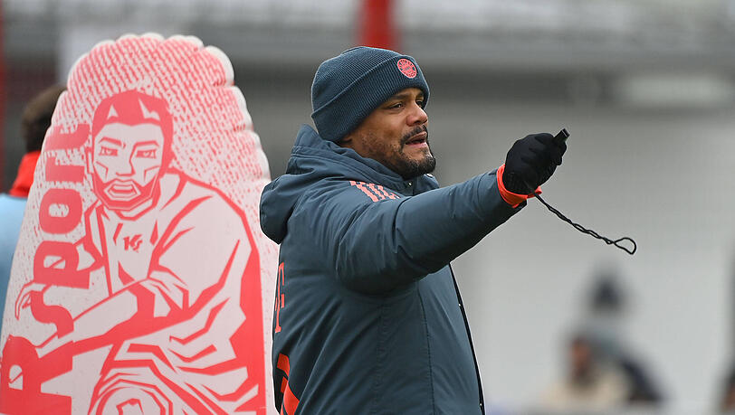 Bayern-Trainer Vincent Kompany hatte beim Training am Mittwoch fast seine ganze Mannschaft zur Verf&uuml;gung.