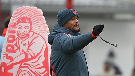 Bayern-Trainer Vincent Kompany hatte beim Training am Mittwoch fast seine ganze Mannschaft zur Verf&uuml;gung.