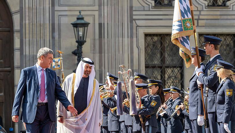 Im September war Präsident Scheich Mohamed bin Zayed Al Nahyan in München zu Besuch - nun macht Markus Söder den Gegenbesuch in Abu Dhabi. (Archivbild) Im September war Präsident Scheich Mohamed bin Zayed Al Nahyan in München zu Besuch - nun macht Markus Söder den Gegenbesuch in Abu Dhabi. (Archivbild)