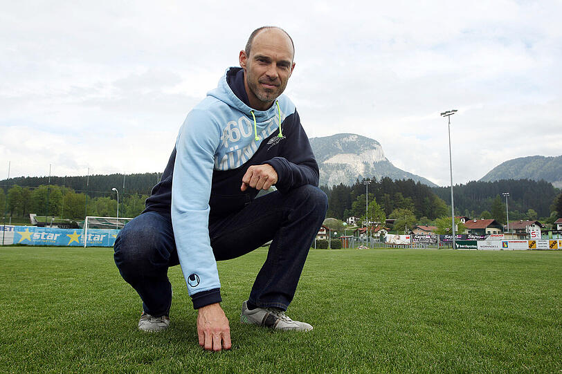 1860-Cheftrainer Alexander Schmidt auf dem Trainingsplatz in Österreich.