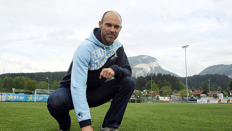1860-Cheftrainer Alexander Schmidt auf dem Trainingsplatz in Österreich.