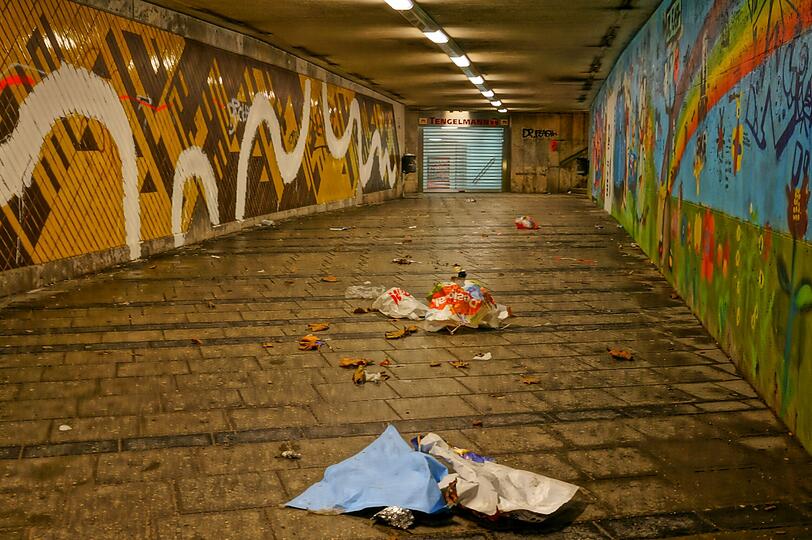 Die Unterführung unter der Fürstenrieder Straße im Zentrum mit den Meisterwerken von Dr. Flash und anderen Künstlern.