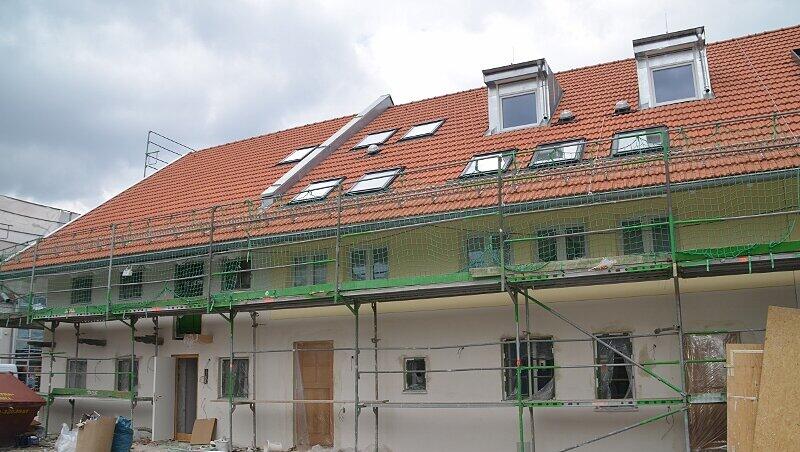Jahrhundertealte Bausubstanz und moderne Elemente Seit' an Seit' - Das Minihaus München im ehemaligen Bognerhof, ein Ort zum Spielen, Lernen und Weltentdecken für Kinder zwischen 9 Wochen und 6 Jahren. Das Gerüst ist inzwischen übrigens verschwunden, zurzeit wird im Hause alles auf die Eröffnung Anfang Juni vorbereitet. Jahrhundertealte Bausubstanz und moderne Elemente Seit' an Seit' - Das Minihaus München im ehemaligen Bognerhof, ein Ort zum Spielen, Lernen und Weltentdecken für Kinder zwischen 9 Wochen und 6 Jahren. Das Gerüst ist inzwischen übrigens verschwunden, zurzeit wird im Hause alles auf die Eröffnung Anfang Juni vorbereitet.