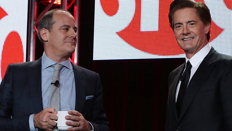 Neuauflage von "Twin Peaks" nimmt Formen an: Showtime-Präsident David Nevins (l.) und Kyle MacLachlan verkünden die Rückkehr von Special Agent Dale Cooper Neuauflage von "Twin Peaks" nimmt Formen an: Showtime-Präsident David Nevins (l.) und Kyle MacLachlan verkünden die Rückkehr von Special Agent Dale Cooper