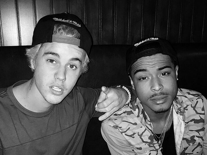 Justin Bieber (l.) erklärt seine Haarlänge