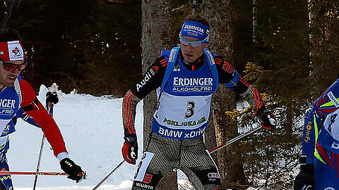 Simon Schempp hat nach zwei Schießfehlern das Podium im Massenstart verpasst.
