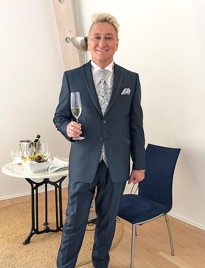 Hubert Fella ist bekannt als der Mann an der Seite von Matthias Mangiapane. Für ihn ist es das erste Mal, dass er ohne seinen Partner im TV zu sehen ist.