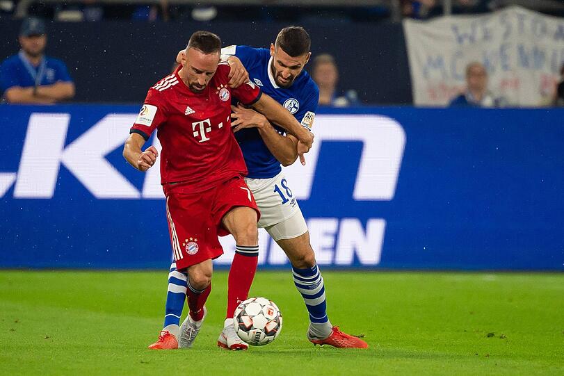 FRANCK RIBÉRY, NOTE 3: Ging weite Wege, zog immer wieder von der linken Außenbahn in die Mitte, versuchte das Spiel zu verlagern. Dribbelte sich vor James' Mega-Chance zum 2:0 super durch. Gegen Ende gelangen nicht alle Doppelpässe (mit Müller oder James).