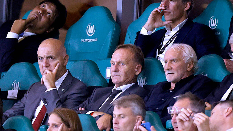 Die Mienen sprechen Bände: DFB-Präsident Bernd Neuendorf, Vize Hans-Joachim Watzke und Sportdirektor Rudi Völler (v. li.). Die Mienen sprechen Bände: DFB-Präsident Bernd Neuendorf, Vize Hans-Joachim Watzke und Sportdirektor Rudi Völler (v. li.).