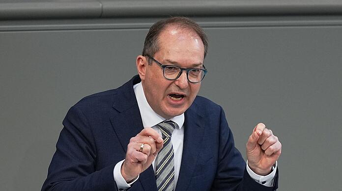 Landesgruppenchef Alexander Dobrindt könnte für die CSU den Top-Posten im Kabinett übernehmen. (Archivbild)