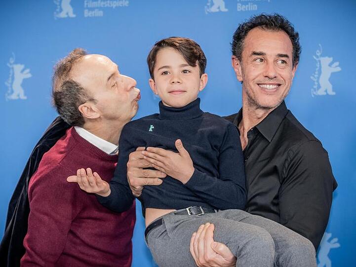 Regisseur Matteo Garrone (r) mit Schauspieler Roberto Benigni (l) und dem jungen Schauspieler Federico Ielapi (m.).