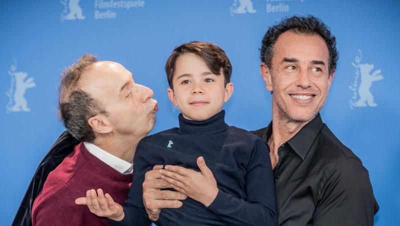 Regisseur Matteo Garrone (r) mit Schauspieler Roberto Benigni (l) und dem jungen Schauspieler Federico Ielapi (m.). Regisseur Matteo Garrone (r) mit Schauspieler Roberto Benigni (l) und dem jungen Schauspieler Federico Ielapi (m.).