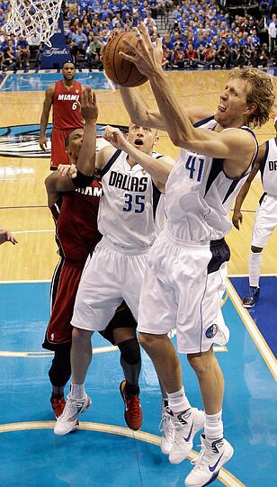 Dirk Nowitzki und seine Dallas Mavericks gleichen in der NBA-Finals-Serie zum 2:2 aus.