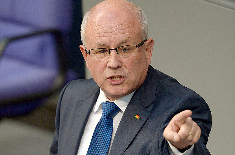 Volker Kauder sorgt sich um die Sicherheit von Christen in Flüchtlingsheimen.