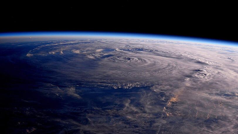 Blick von der Internationalen Raumstation (ISS) auf die zirkulierenden Wolken über dem Bundesstaat Texas (USA). Blick von der Internationalen Raumstation (ISS) auf die zirkulierenden Wolken über dem Bundesstaat Texas (USA).
