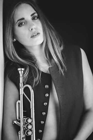 Das November-Girl der Sonderedition: Lisa (22) sie spielt Trompete und Flügelhorn bei der Musikkapelle Willerazhofen.
