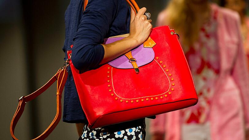 Schicke Beute: Die Diebe klauten mehrere Designertaschen (Symbolbild). Schicke Beute: Die Diebe klauten mehrere Designertaschen (Symbolbild).