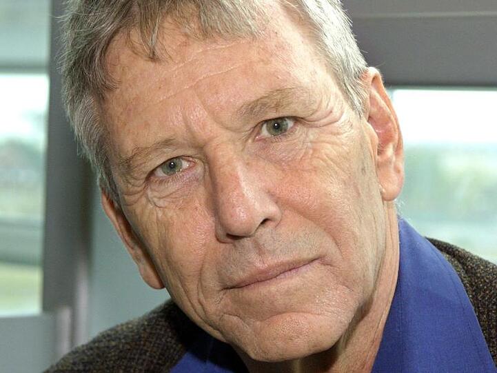 Amos Oz 2002 in Frankfurt am Main.