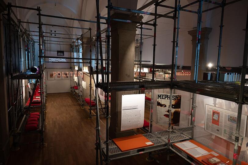 Ein Blick in die Münchner Ausstellung "Verbotene Bücher im Literaturhaus".