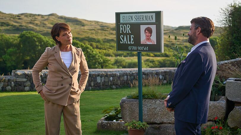 Arthur Price (Tony King) ist der beste und erfolgreichste Immobilienmakler in der Gegend und somit auch Ellen Shermans (Janina Hartwig) Konkurrent. Arthur Price (Tony King) ist der beste und erfolgreichste Immobilienmakler in der Gegend und somit auch Ellen Shermans (Janina Hartwig) Konkurrent.