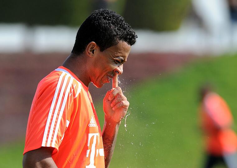 Der FC Bayern beim Abendtraining in Doha.